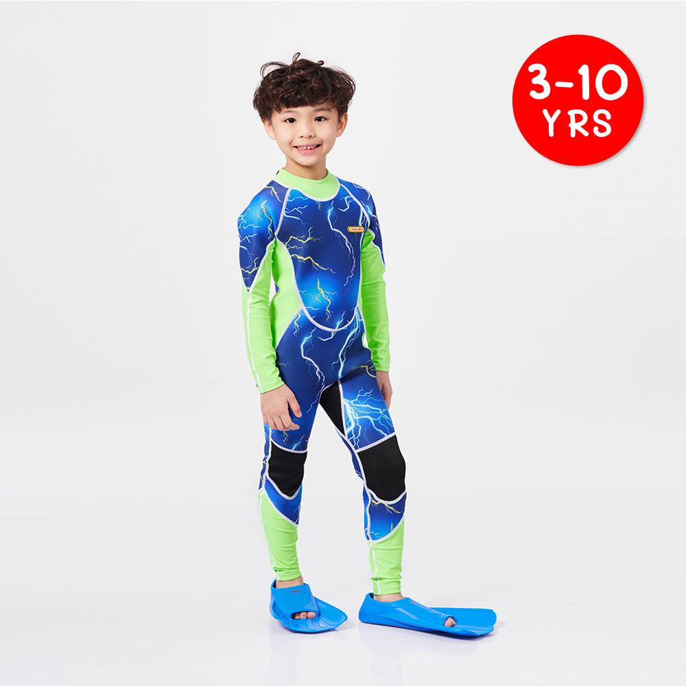 A kid wearing Cheekaaboo's Silicone Swim Fins in Blue