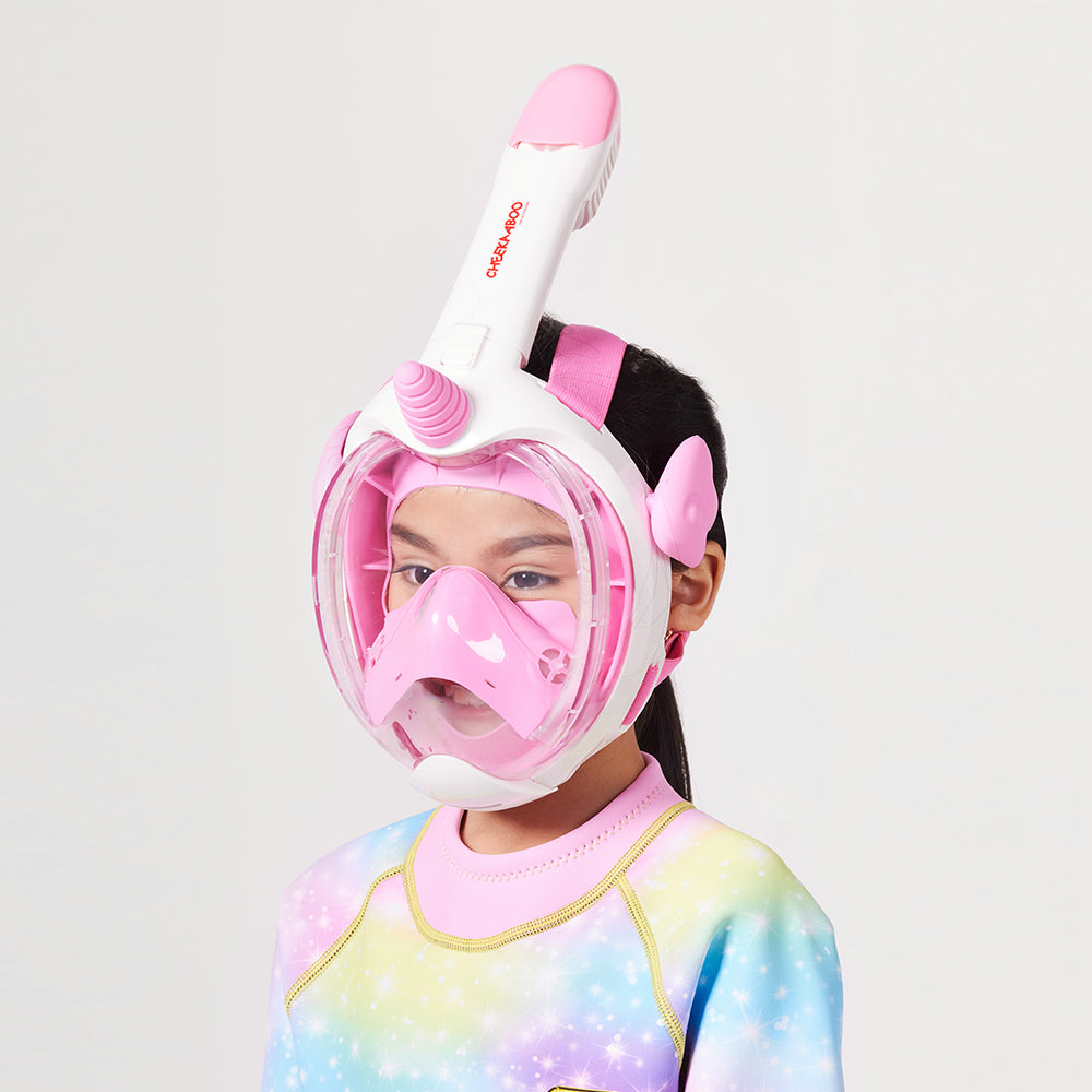 A Girl Wearing the Cheekaaboo’s Full Face Diving Mask